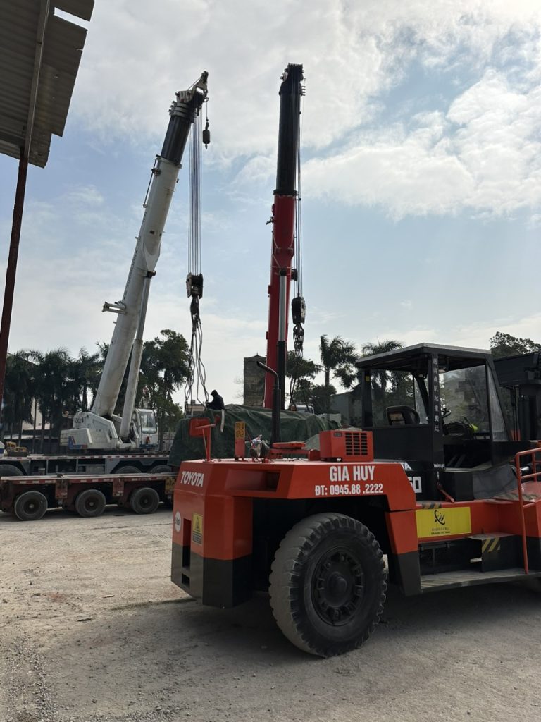 Dịch vụ xe nâng cẩu bốc xếp hàng hóa quận Tân Bình 