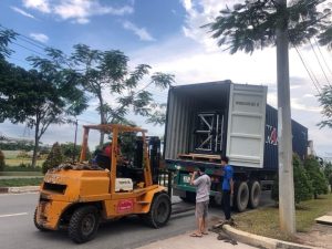 Dịch vụ xe nâng cẩu hàng container tại Vĩnh Phúc
