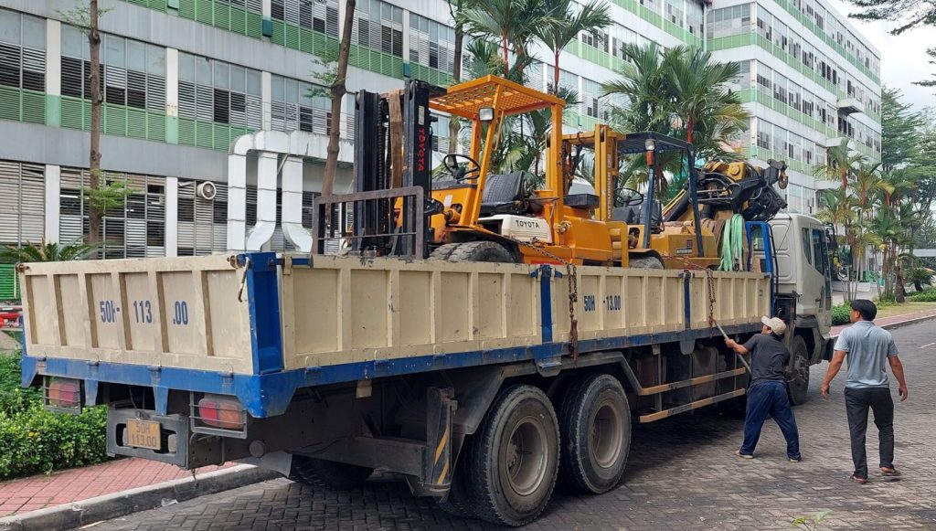 Dịch vụ cho thuê xe nâng hàng container tại Long An