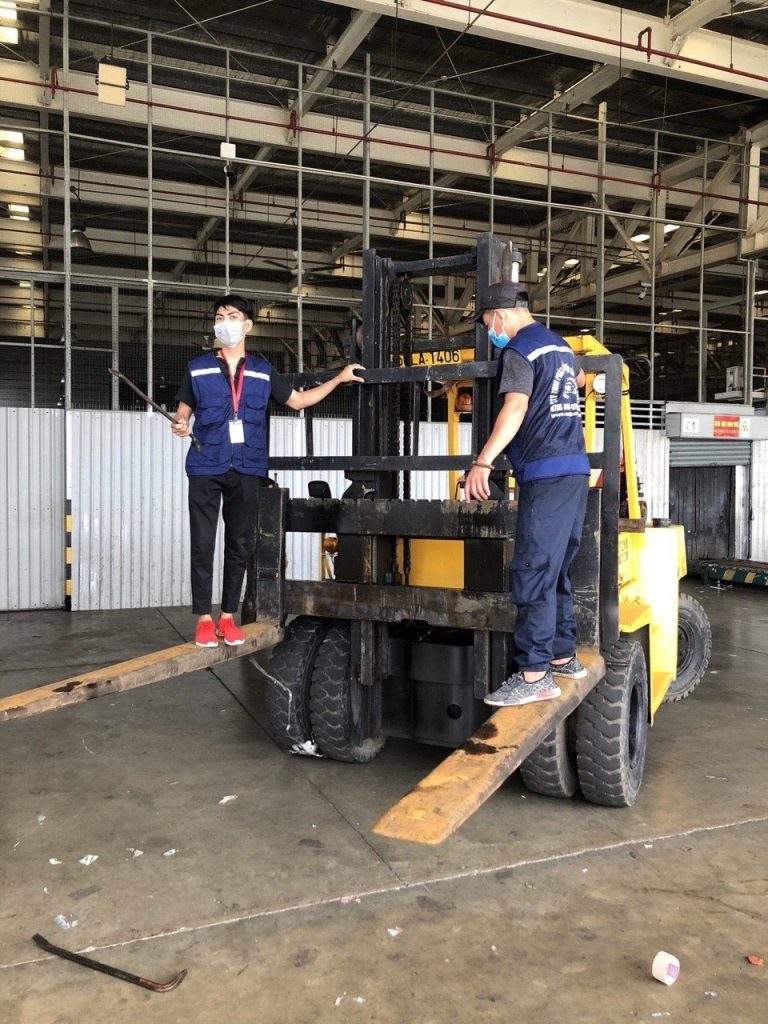 Dịch vụ xe nâng hàng hóa, xe container tại Hưng Yên 
