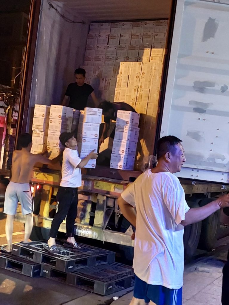 Giá bốc vác bao nhiêu Tiền 1 tấn hàng? 