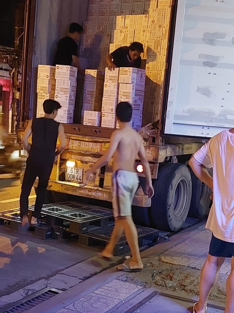 Bảng Giá bốc xếp bao nhiêu Tiền 1 tấn hàng hóa? 