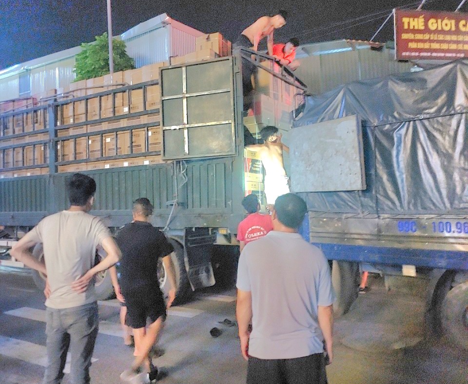 Dịch vụ bốc vác, xếp dỡ hàng hóa Kiên Giang giá rẻ 55k/h Dịch vụ bốc vác, xếp dỡ hàng hóa Kiên Giang giá rẻ 55k/h