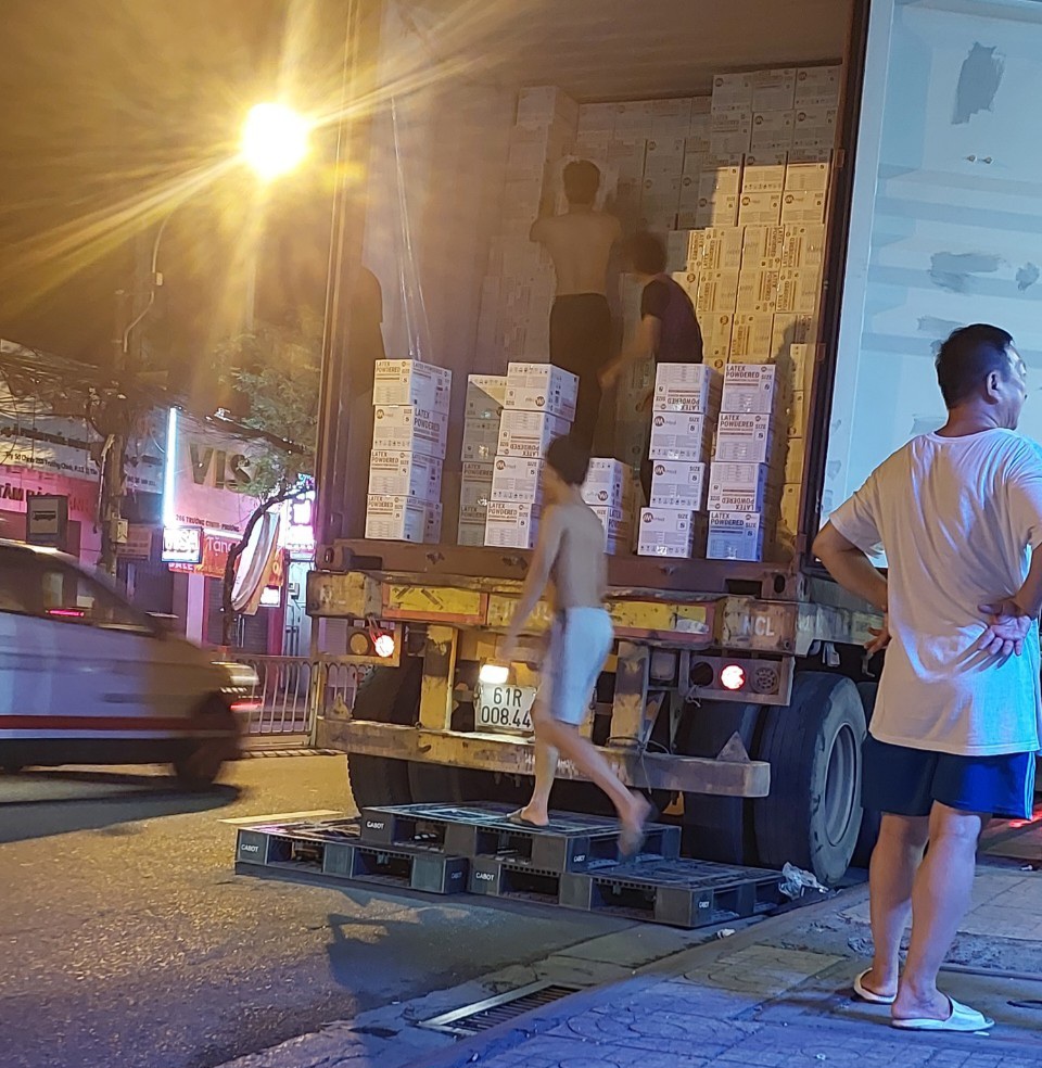 Dịch vụ bốc xếp Bình Thuận theo giờ, ngày, hợp đồng giá rẻ Dịch vụ bốc xếp container tại Bình Thuận - Hưng Phát