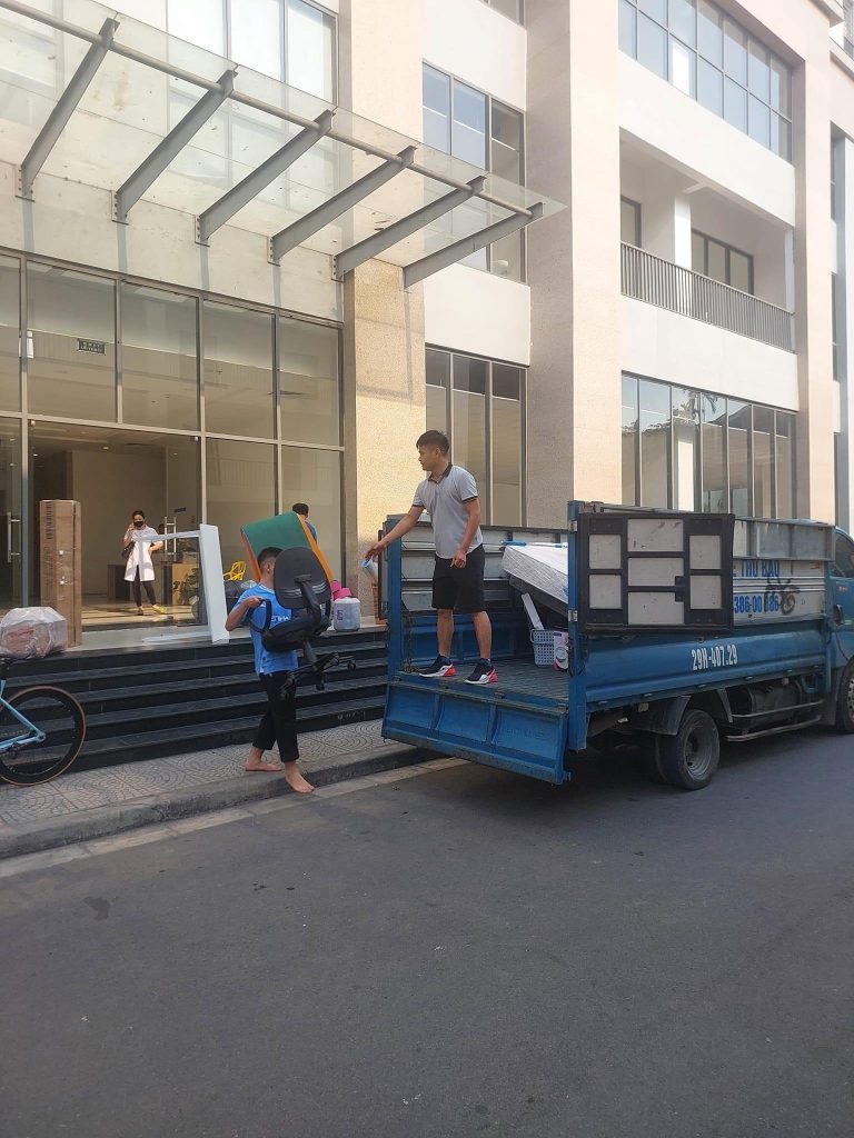 Xe tải chuyển văn phòng tại Hà Nội của Hưng Phát 