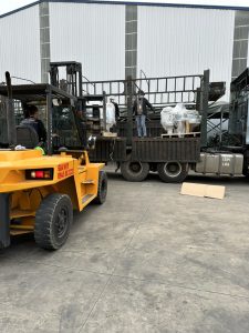 Cho thuê xe nâng hạ Container, máy móc, di dời kho xưởng KCN Dĩ An, Bình Dương