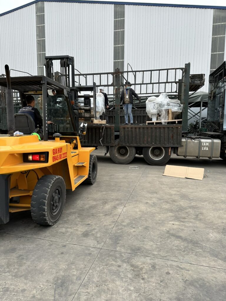 Dịch vụ cho thuê xe nâng hạ Nam Định uy tín chuyên nghiệp- Hưng Phát