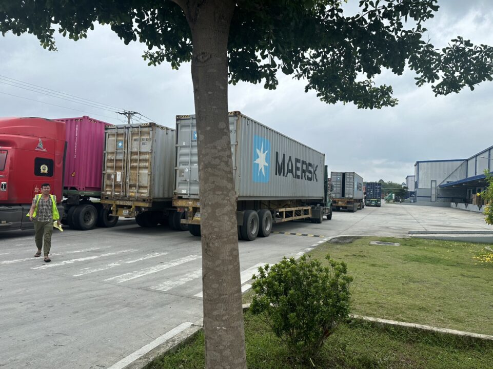 Dịch vụ bốc xếp container KCN Đồng An 1-2 Bình Dương theo giờ, ngày, theo yêu cầu