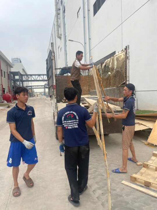 Dịch vụ bốc xếp, phụ kho KCN Bình Lập theo giờ, ngày, công việc - Hưng Phát