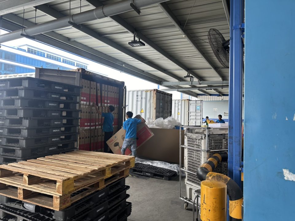 Dịch vụ bốc xếp KCN Sông Mây, bốc vác hang hóa uy tín - Hưng Phát