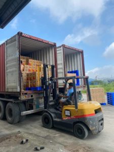 Bốc xếp hàng container KCN Đức Hòa