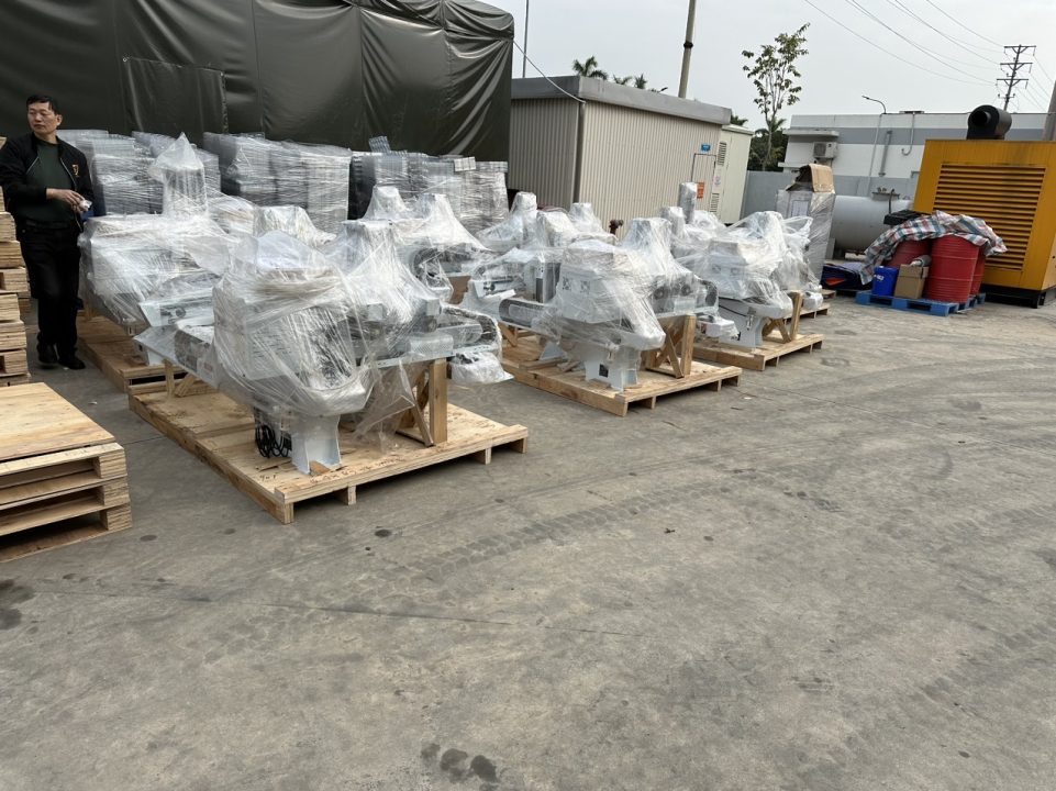 Dịch vụ bốc xếp KCN Đông Nam Á trọn gói giá rẻ - Hưng Phát Di dời vận chuyển máy móc