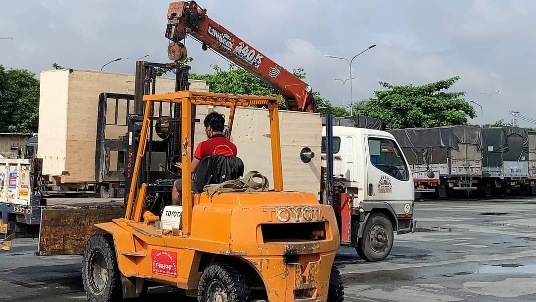 Dịch vụ Xe Cẩu Long An Giá Rẻ, Xe Cẩu Tự Hành, Cẩu Kato, Chân Nhện
